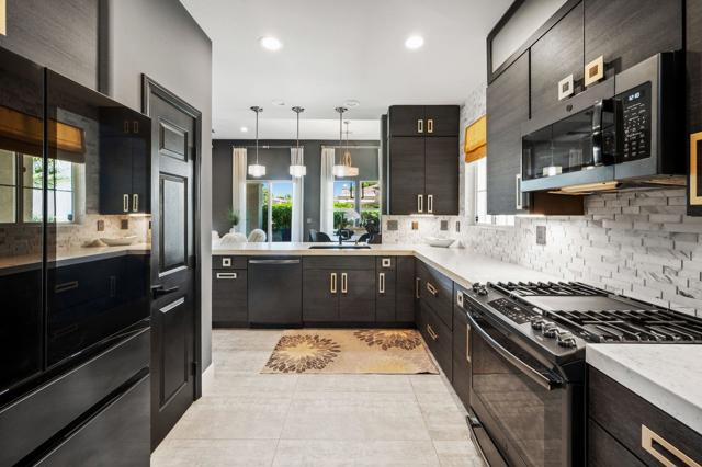 80884 Calle Azul, La Quinta CA: https://media.crmls.org/mediaz/86c2a472-d585-491f-930e-22cee02622b2.jpg