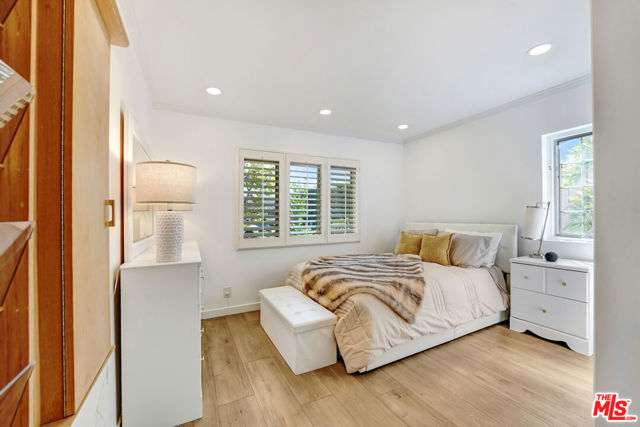 6409 Graves Avenue, Lake Balboa CA: https://media.crmls.org/mediaz/86c2a4fb-8df1-4b6a-b354-ffdcbc03f0a8.jpg
