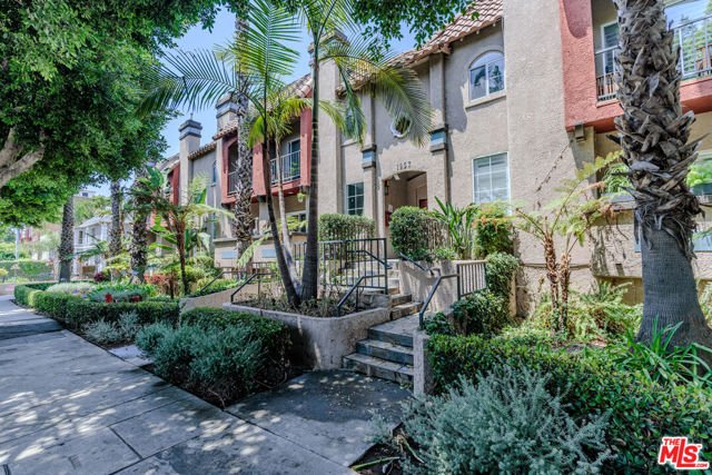 1957 N Bronson Avenue, Los Angeles CA: https://media.crmls.org/mediaz/86c2e812-bdb6-4664-b137-beabe283c44d.jpg