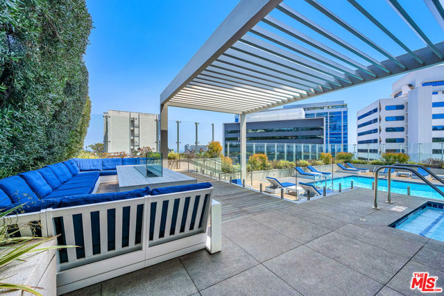 9255 Doheny Road, West Hollywood CA: https://media.crmls.org/mediaz/86c3d685-59ca-4cb2-a2a9-ff2d5b57d597.jpg