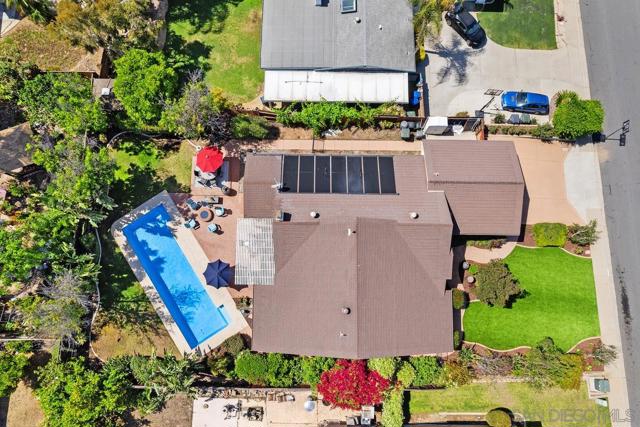 14643 Evening Star Dr, Poway CA: https://media.crmls.org/mediaz/86c3efc6-44d0-4b32-b0bc-c6b9a97ac260.jpg