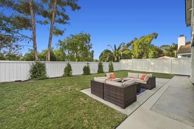 7925 Calle Madrid, Carlsbad CA: https://media.crmls.org/mediaz/86c41ab6-4fb0-481a-9bd8-339cbb299293.jpg