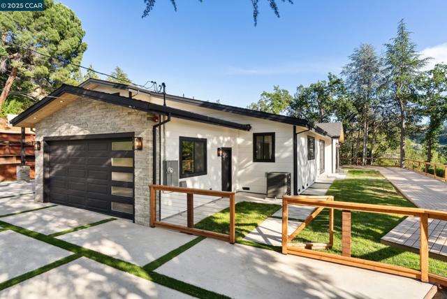 17 Julianne Ct, Walnut Creek CA: https://media.crmls.org/mediaz/86c453cb-9422-4720-9d11-e73f2b5e6945.jpg