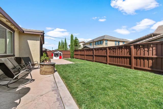 1737 Cranbrook Court, Lathrop CA: https://media.crmls.org/mediaz/86c4e032-3eb5-4905-a64c-e6ab67bb93e8.jpg