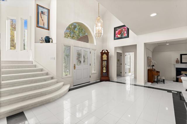 3146 Blackhawk Meadow Dr, Danville CA: https://media.crmls.org/mediaz/86c5cdb4-e666-4386-874c-10eb0e2413e7.jpg