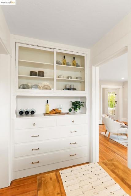 2941 Madeline St, Oakland CA: https://media.crmls.org/mediaz/86c68ae2-1d60-4e07-ba4a-fae6862017f5.jpg