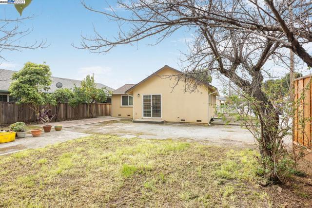 33408 4th Street, Union City CA: https://media.crmls.org/mediaz/86c71d2b-522b-4b58-8309-b47e7ae18c62.jpg