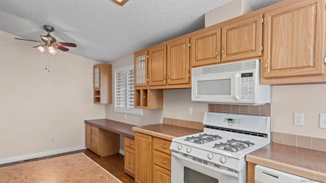 6460 Convoy Court, San Diego CA: https://media.crmls.org/mediaz/86c72702-fc13-4882-8bcd-6f9286c28780.jpg