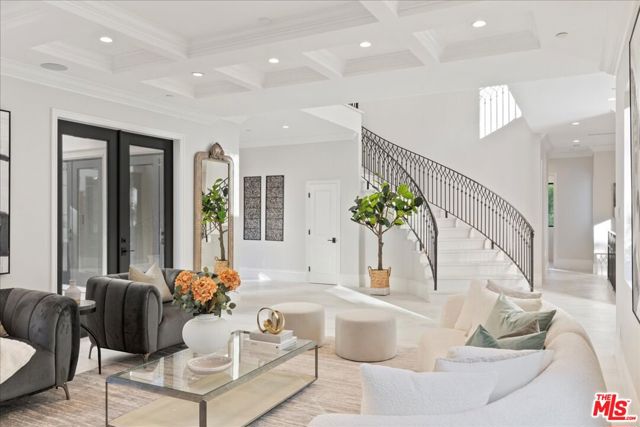 4351 Vanalden Avenue, Tarzana CA: https://media.crmls.org/mediaz/86c730ec-54d4-42b3-a693-0a0e2649370c.jpg