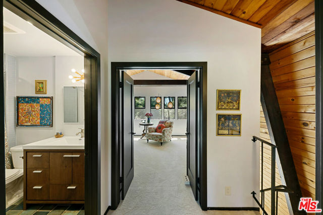 25813 Dark Creek Road, Calabasas CA: https://media.crmls.org/mediaz/86c7b8c3-ff22-4e33-8b75-de1cb686f6fa.jpg