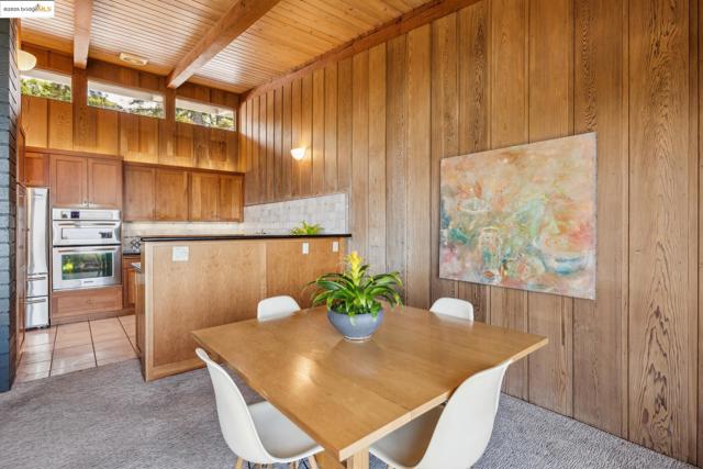 1 Garden Dr, Kensington CA: https://media.crmls.org/mediaz/86c7c91b-33dd-4d34-93b7-fa612e232d17.jpg