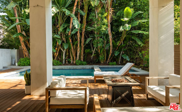 926 N Crescent Heights Boulevard, Los Angeles CA: https://media.crmls.org/mediaz/86c7f471-7b27-49b4-9c9b-3701620c6bc7.jpg