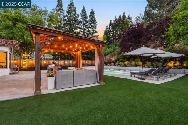 97 Woodranch Cir, Danville CA: https://media.crmls.org/mediaz/86c877f6-b8bb-4547-8ad9-db265fe974d0.jpg