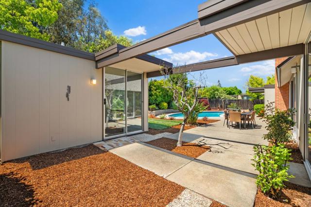802 Allison Way, Sunnyvale CA: https://media.crmls.org/mediaz/86c884bb-3d25-4888-b35a-6946f107448e.jpg