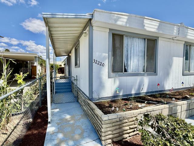 32220 San Miguelito Drive, Thousand Palms CA: https://media.crmls.org/mediaz/86c88e52-784f-4b63-831c-9f34f21e7162.jpg