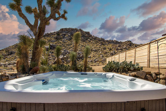 61093 Prescott Trail, Joshua Tree CA: https://media.crmls.org/mediaz/86c94a85-56df-4b61-ac62-666e6e6ce3bd.jpg