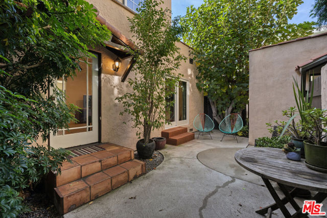 837 Westmount Drive, West Hollywood CA: https://media.crmls.org/mediaz/86c94ab3-4aa6-44d2-aa13-5bb59c672160.jpg