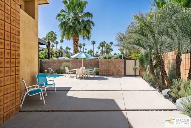 941 Oceo Circle, Palm Springs CA: https://media.crmls.org/mediaz/86c9a4c4-ce62-4c88-b43a-93bfd8adaf3e.jpg