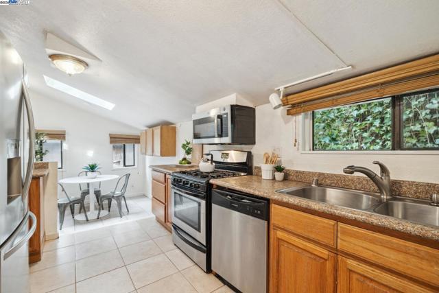 11349 Alameda Ave, Brookdale CA: https://media.crmls.org/mediaz/86caa4e9-c185-4769-a5e5-6f6e597ed6f7.jpg