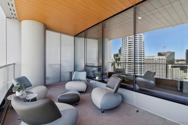 888 W E St, San Diego CA: https://media.crmls.org/mediaz/86cb0078-58a0-4d0b-9113-57ed8d20c45d.jpg