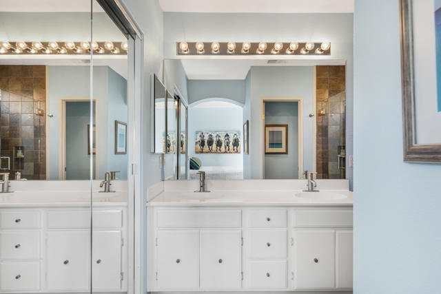 2900 S Redwood Drive, Palm Springs CA: https://media.crmls.org/mediaz/86cb7731-d2b7-4e1d-ac14-2bea4b31c503.jpg