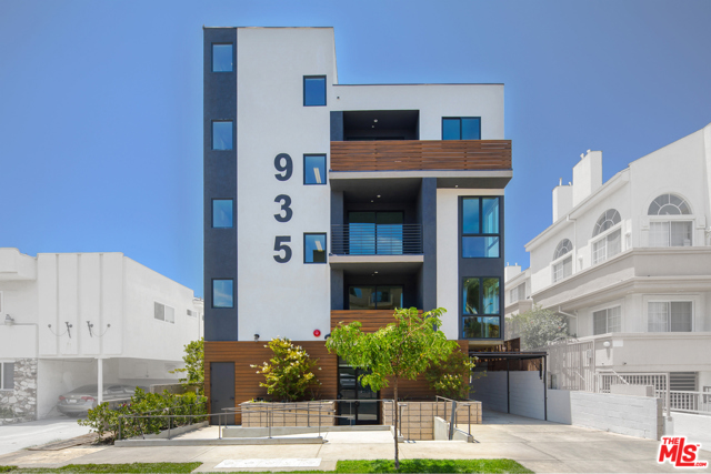 935 N Hudson Ave #401, Los Angeles, CA 90038