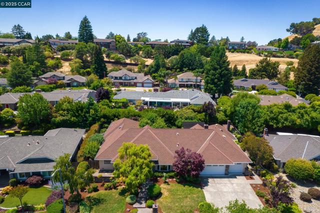 109 Bria Ct, Walnut Creek CA: https://media.crmls.org/mediaz/86cd3ebb-1ad6-4bd8-90e8-4bdacff595c6.jpg