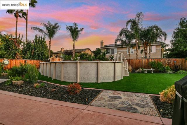 596 Toscanna Court, Brentwood CA: https://media.crmls.org/mediaz/86cd44a2-5d5c-4e49-9896-900ace71c404.jpg