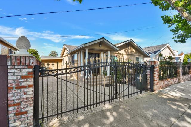 7 Lindbergh Street, San Mateo CA: https://media.crmls.org/mediaz/86cd688f-f80c-47c4-83e8-5b971496f60b.jpg