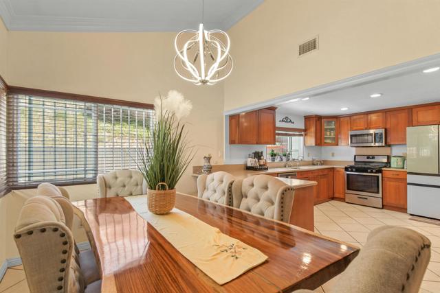 Detail Gallery Image 5 of 33 For 613 Point Vicente Ct, Chula Vista,  CA 91911 - 4 Beds | 2/1 Baths