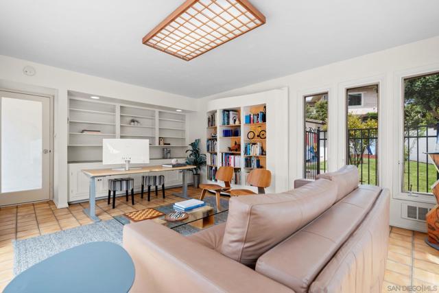 6423 Avenida Cresta, La Jolla CA: https://media.crmls.org/mediaz/86ce1ccf-2120-44ba-a082-e3ae4dea2551.jpg