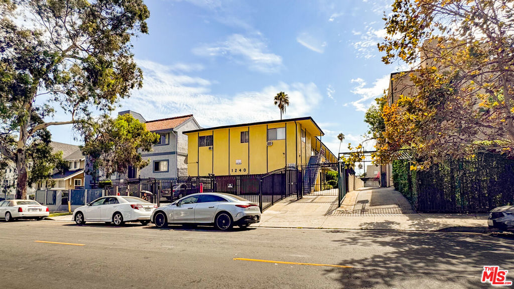 Multifamily at 1240 S Norton Avenue
