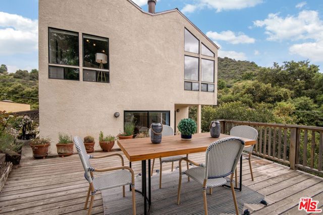 1639 Oak Drive, Topanga CA: https://media.crmls.org/mediaz/86d00523-a2e5-44f9-b1b4-93a6cfd5e636.jpg