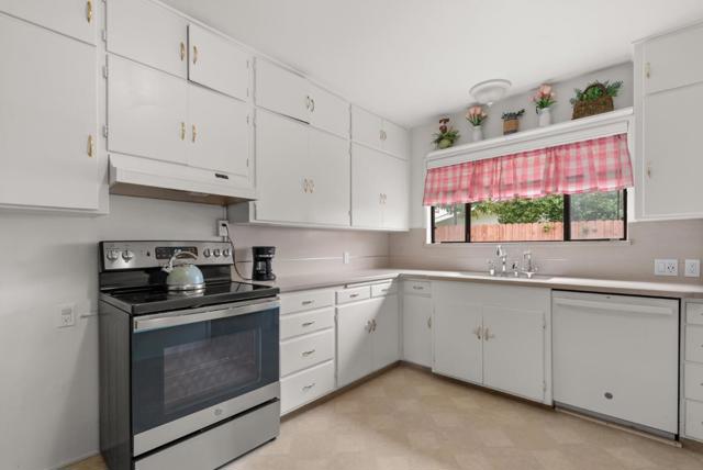 525 Laverne Avenue, Aptos CA: https://media.crmls.org/mediaz/86d06294-f601-4511-9cf6-8f63150a07c8.jpg