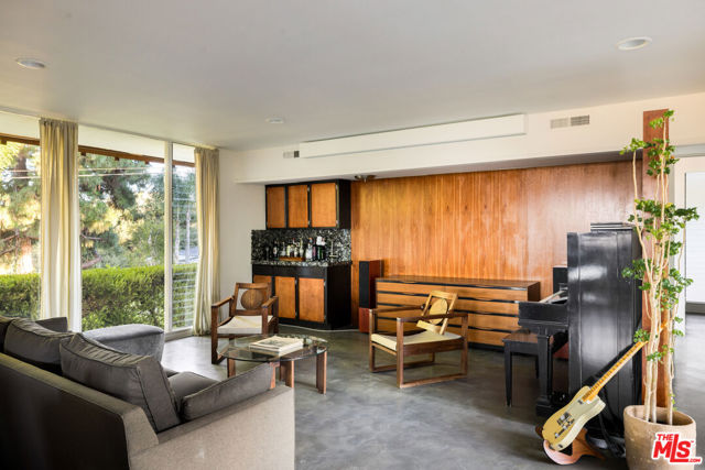 3307 Bonnie Hill Drive, Los Angeles CA: https://media.crmls.org/mediaz/86d13a2d-51a8-4f33-9cc9-2c4d7f61a3b2.jpg