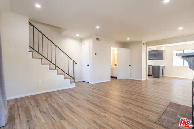 9140 Burnet Avenue, North Hills CA: https://media.crmls.org/mediaz/86d19a8d-8a2b-4f17-8f5f-7a33d3e2b666.jpg