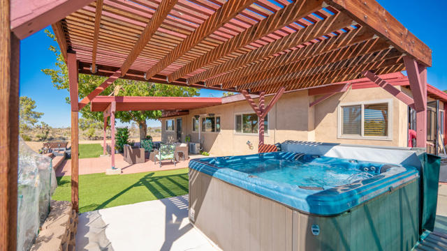 58189 Sunny Sands Drive, Yucca Valley CA: https://media.crmls.org/mediaz/86d1a8f2-eb54-47fb-94ed-f95fb29e6ce4.jpg