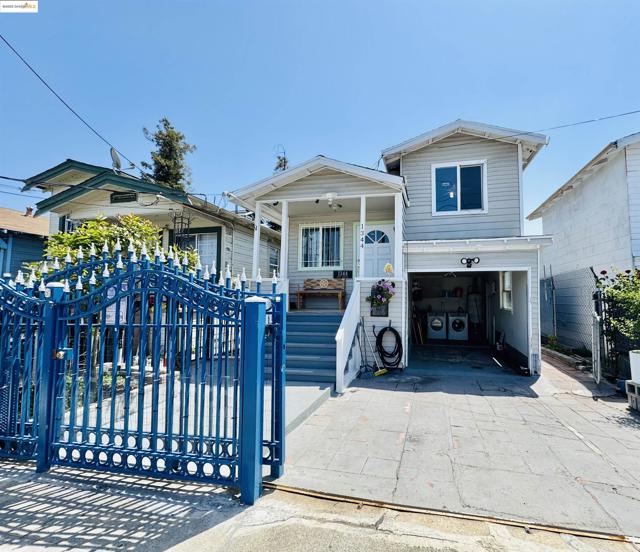 1344 64Th Ave, Oakland CA: https://media.crmls.org/mediaz/86d21556-6b7c-4adf-9867-b60ba234cbb2.jpg