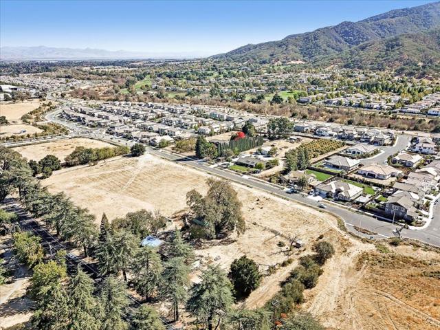2740 Hecker Pass Road, Gilroy CA: https://media.crmls.org/mediaz/86d24288-2d0a-4bca-b5ed-708213eb2848.jpg