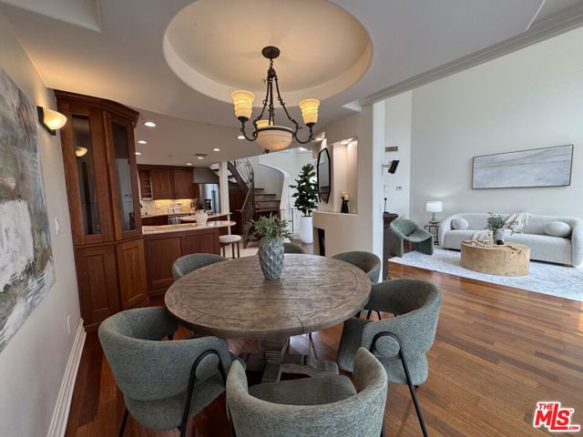 844 3rd Street, Santa Monica CA: https://media.crmls.org/mediaz/86d256e4-78a8-4f4f-bfbe-dde8e670d8f6.jpg