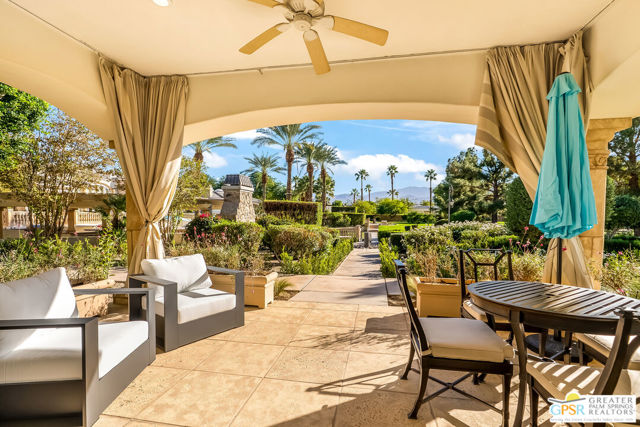 1 Saint Petersburg Court, Rancho Mirage CA: https://media.crmls.org/mediaz/86d2adc9-0564-412f-9950-8e1c04a86e50.jpg