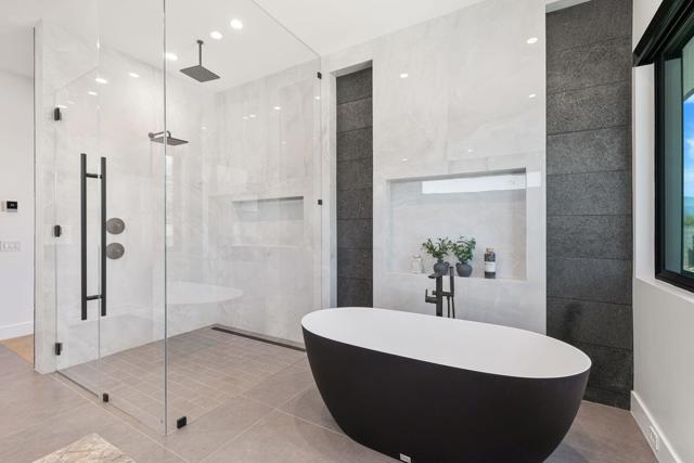 3 Siena Vista Court, Rancho Mirage CA: https://media.crmls.org/mediaz/86d2c0e8-9618-4ff3-918f-8b1585bf41ae.jpg