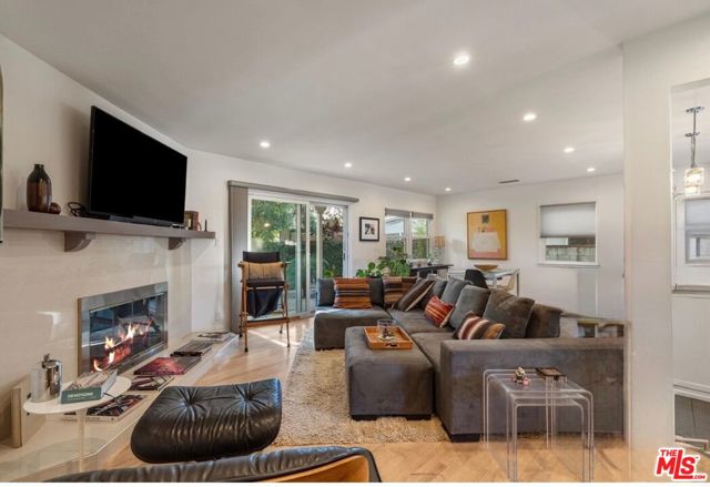 7667 Chisholm Avenue, Van Nuys CA: https://media.crmls.org/mediaz/86d3d313-eb8f-4dde-a336-2c85e6febe51.jpg