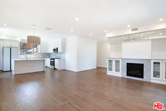 1623 S Bedford Street, Los Angeles CA: https://media.crmls.org/mediaz/86d3d417-6a7b-4e86-b24e-eae22b28d05e.jpg