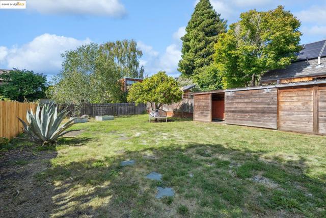 1811 Parker St, Berkeley CA: https://media.crmls.org/mediaz/86d3e007-6550-4059-b2ff-d71b1c7fafbb.jpg