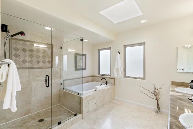 7520 Draper Ave, La Jolla CA: https://media.crmls.org/mediaz/86d4128e-2e8d-4e18-88b6-a7d6c696ff8d.jpg