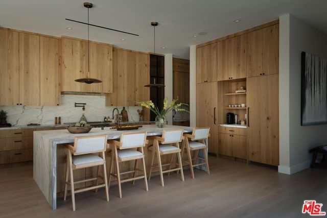 23346 Collins Street, Woodland Hills CA: https://media.crmls.org/mediaz/86d4473e-b650-46d7-86e3-7decc1eb320a.jpg