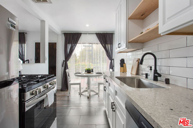 6915 Paseo Del Serra, Los Angeles CA: https://media.crmls.org/mediaz/86d44e8b-87c2-419a-b907-32ba6e2b723a.jpg