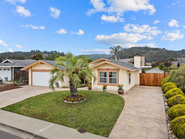 1527 Hawser Lane, Half Moon Bay CA: https://media.crmls.org/mediaz/86d44f73-fec8-4a01-a36f-56b31088f4fe.jpg