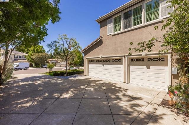 5633 Selena Ct, Pleasanton CA: https://media.crmls.org/mediaz/86d49415-c808-47f5-86f8-7d4306d77e23.jpg